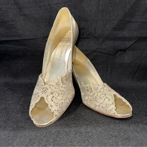 Stuart Weitzman Heels Women 7 M Chantelle Lace Shoes Gold Peep Toe Pumps